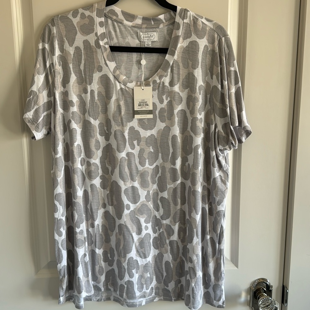 NWT Mud Pie tshirt. Size Large.